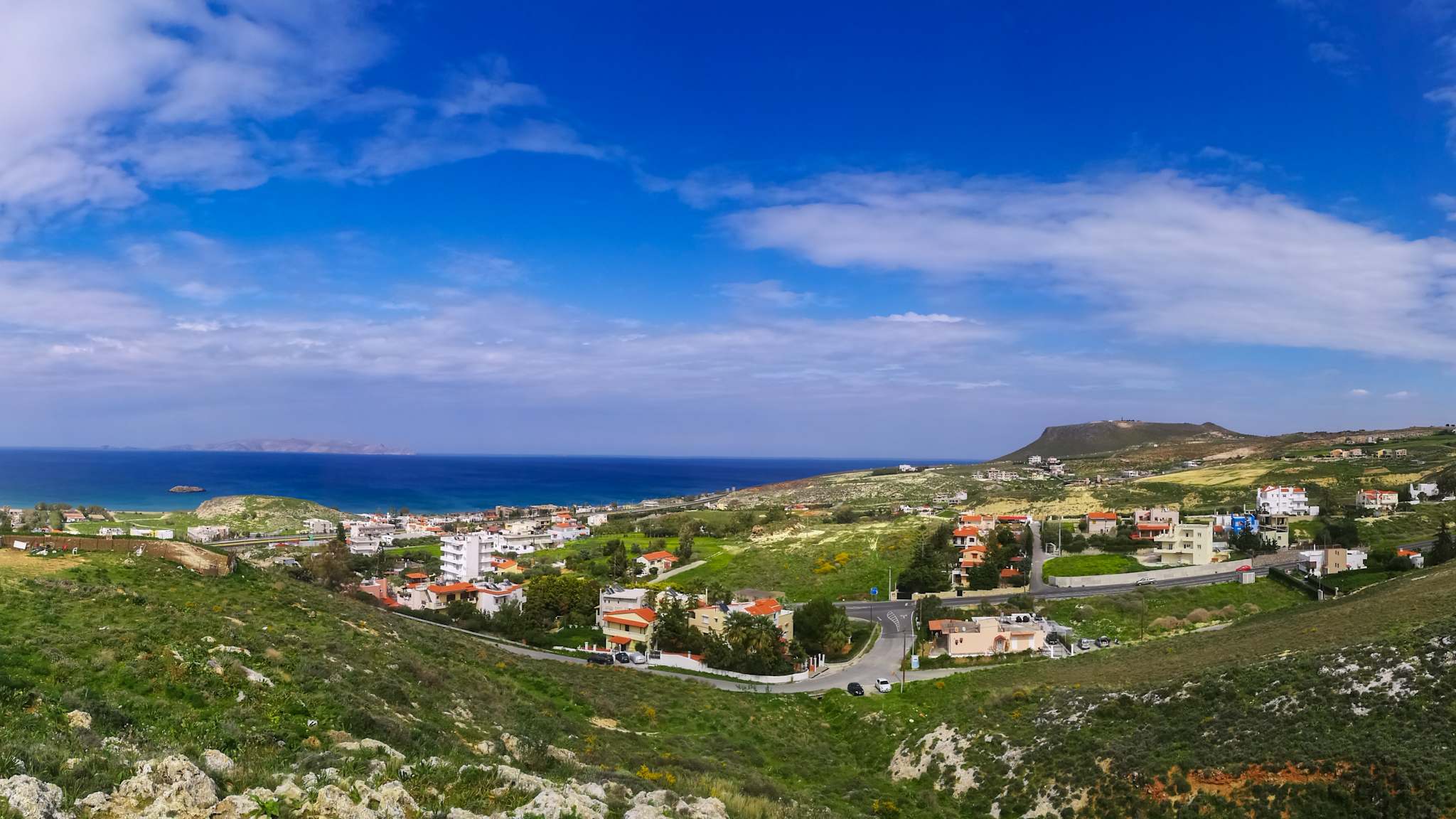 Panorama mit Blick auf Häuser und das Meer